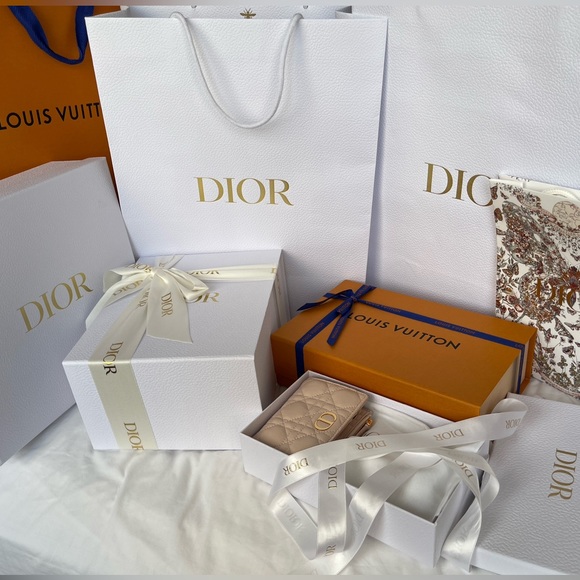 Louis Vuiton Wallet On Chain Lily - Picture 9 of 9